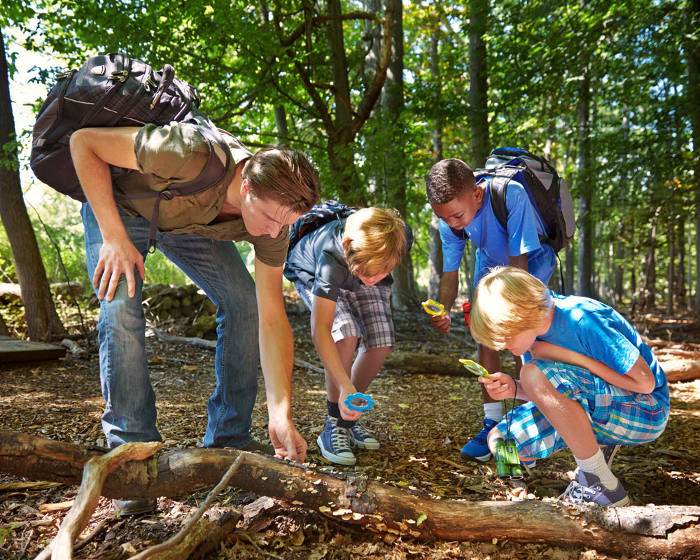 Familie im Wald